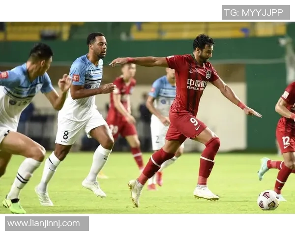 建业足球俱乐部奋勇拼搏展现新风貌助力河南足球崛起与发展 建业足球俱乐部奋勇拼搏展现新风貌助力河南足球崛起与发展